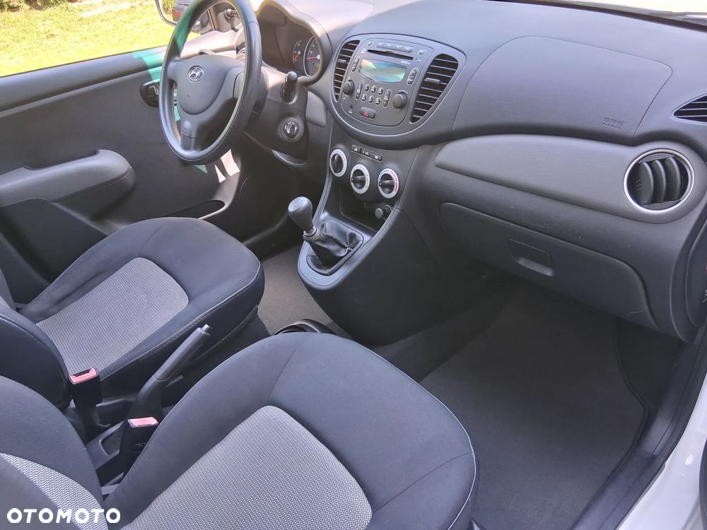 Hyundai i10 1.1 Base - 17