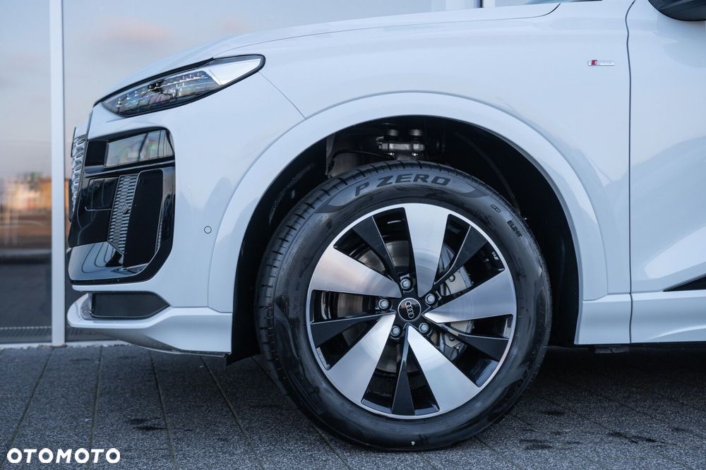 Audi Q6 e-tron - 6
