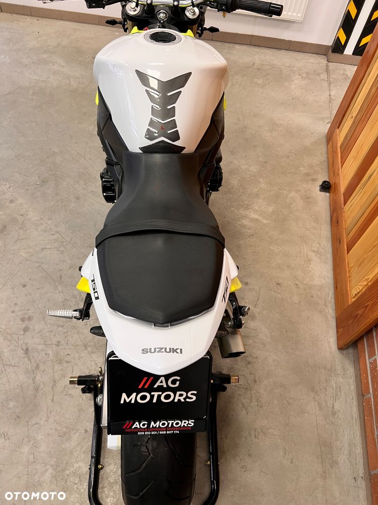 Suzuki GSR - 16