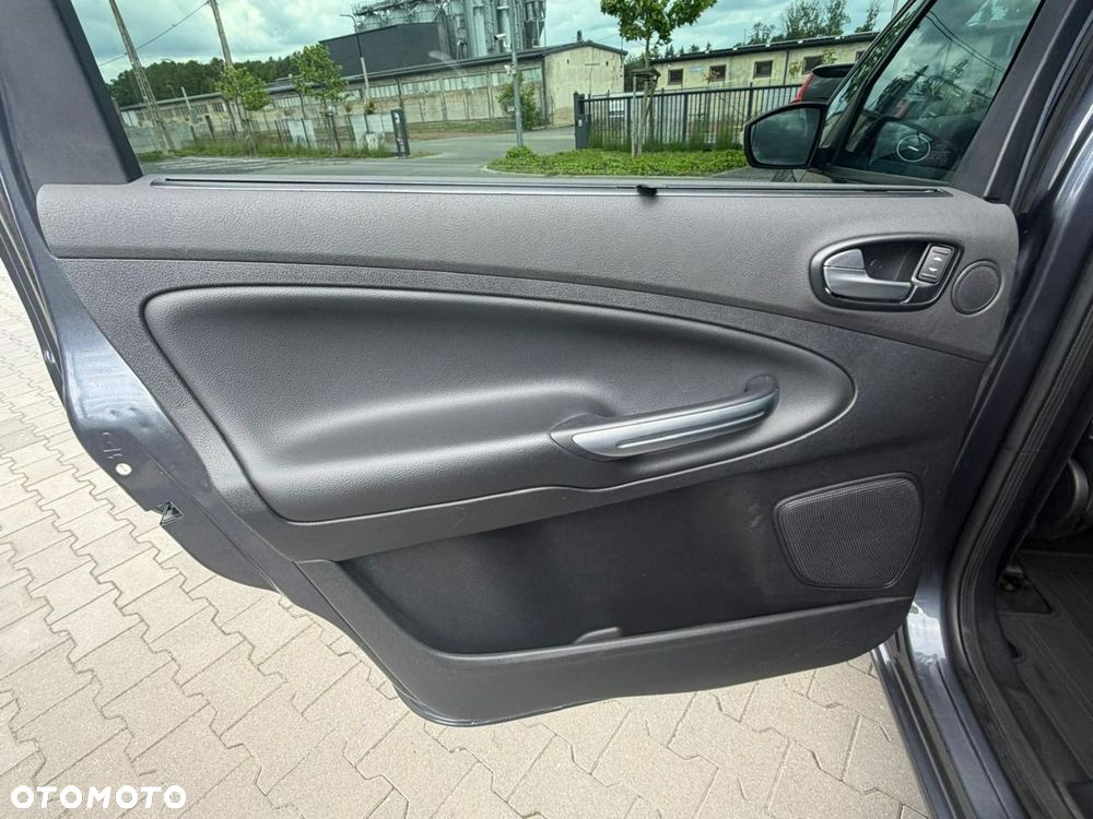 Ford S-Max - 11