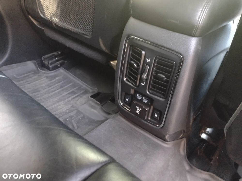 Jeep Grand Cherokee - 32