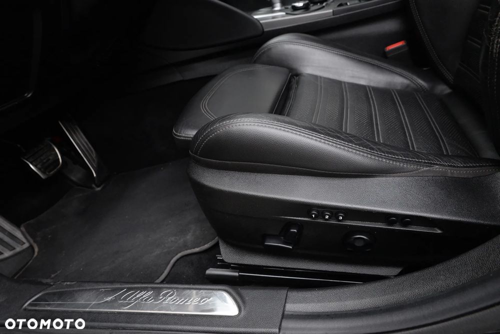 Alfa Romeo Giulia - 39