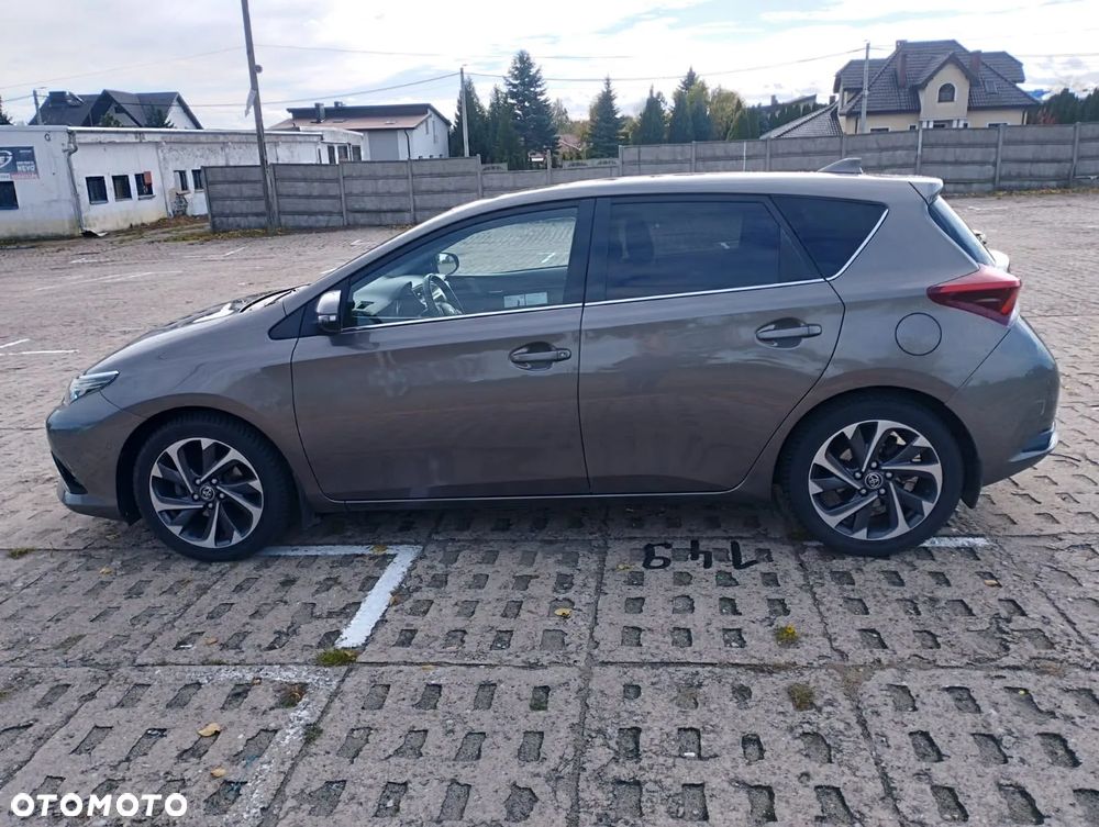 Toyota Auris 1.6 Premium - 1