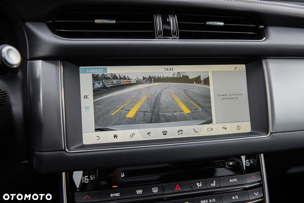 Jaguar XF - 24