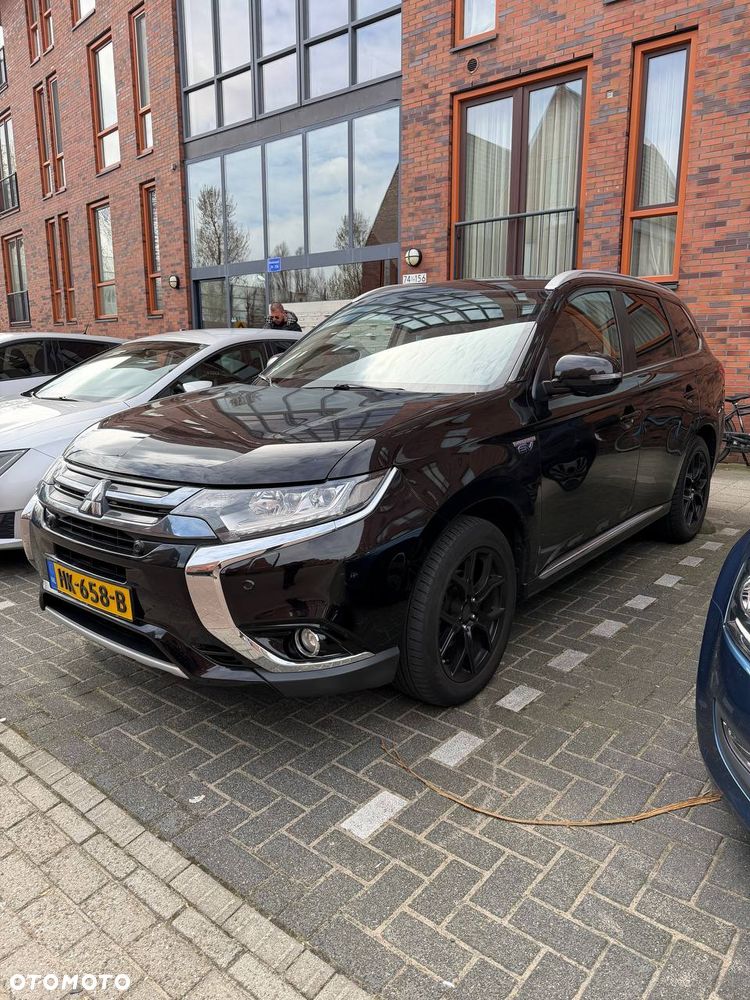 Mitsubishi Outlander Instyle NAVI + - 5