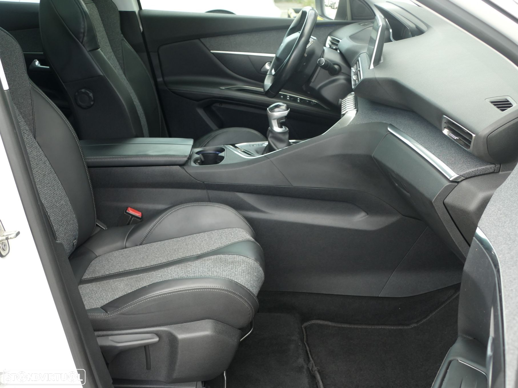 Peugeot 3008 2.0 BlueHDi Allure - 29