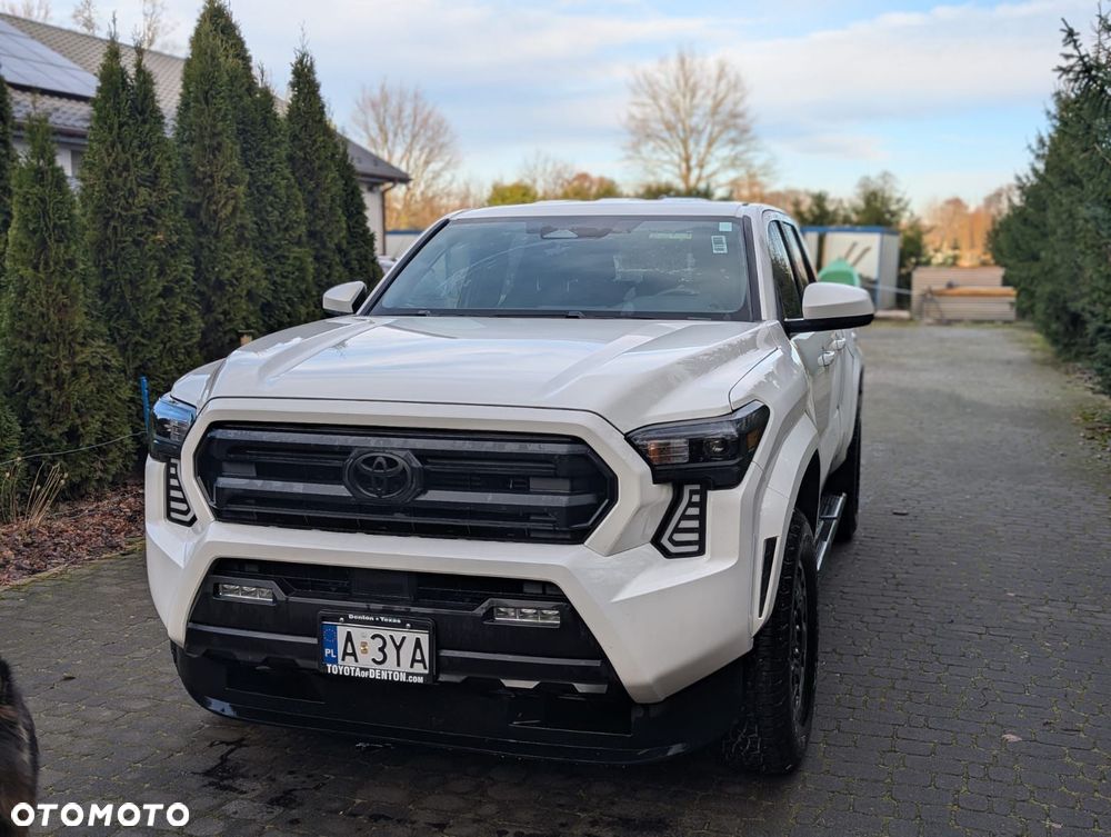 Toyota Tacoma - 1