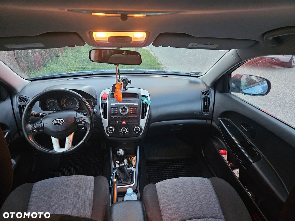 Kia Ceed - 8