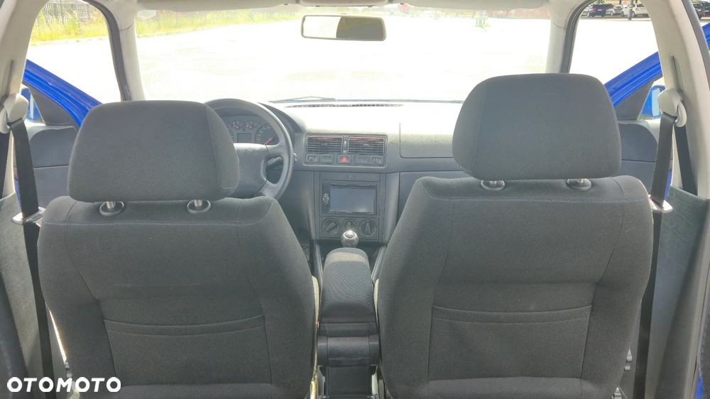 Volkswagen Golf 1.6 Comfortline - 24