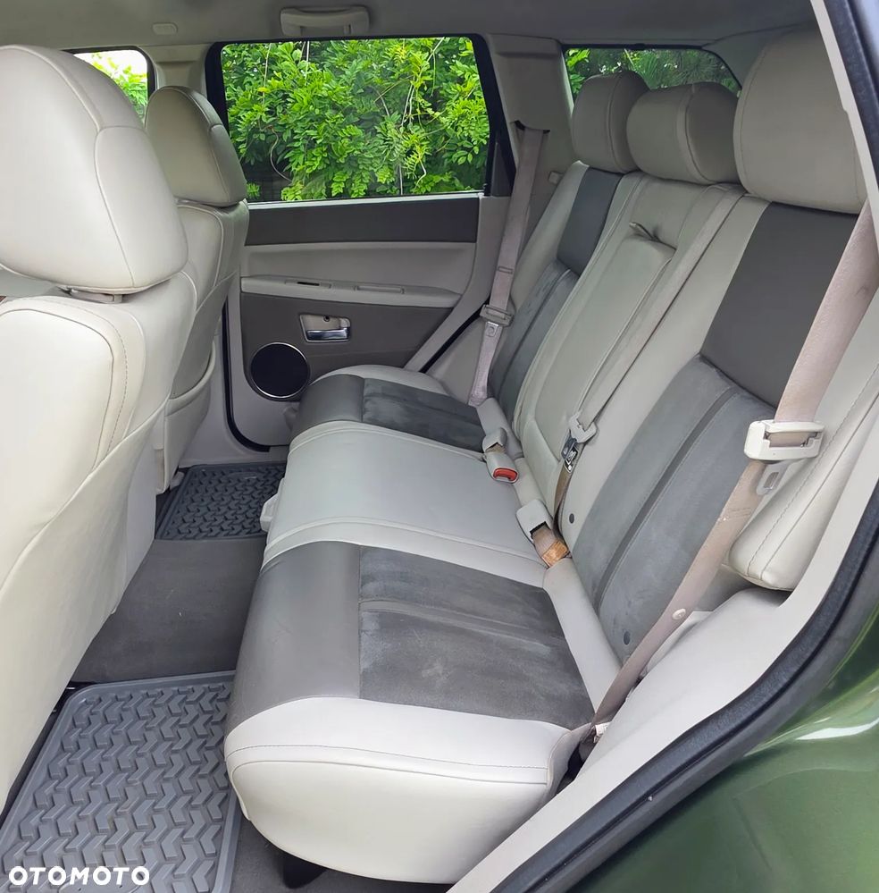 Jeep Grand Cherokee - 36