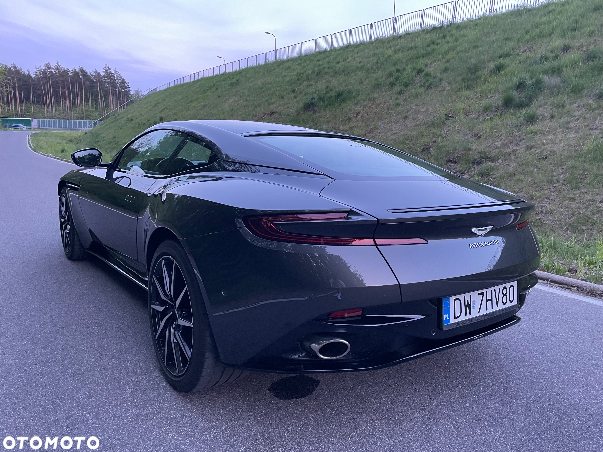 Aston Martin DB11 V8 - 11