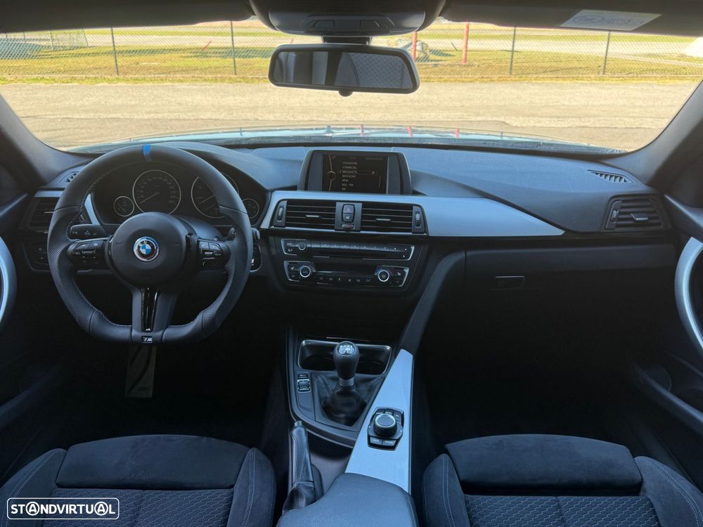 BMW 318 d Pack M - 16