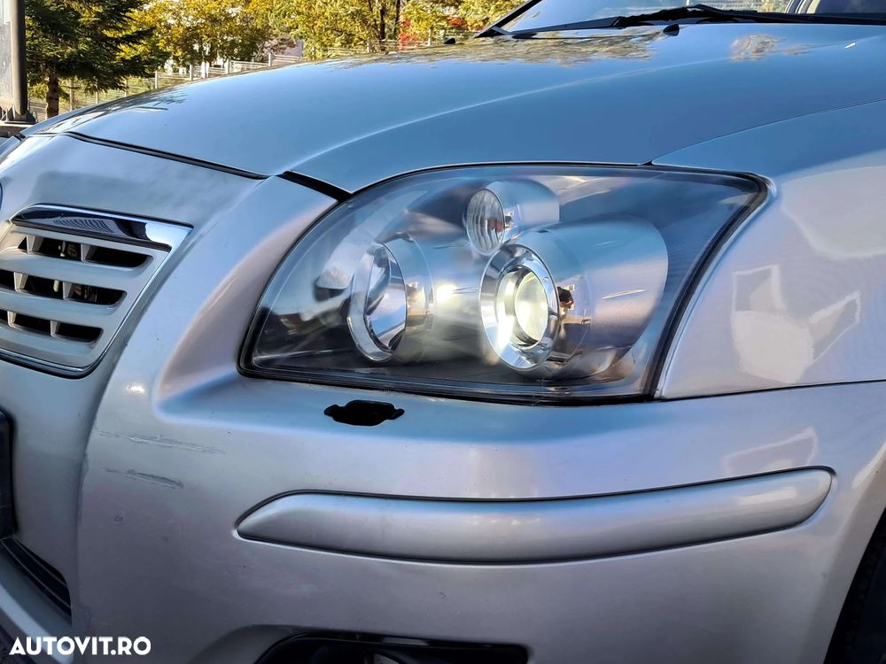 Toyota Avensis 2.0 D-4D Station Wagon Executive - 19