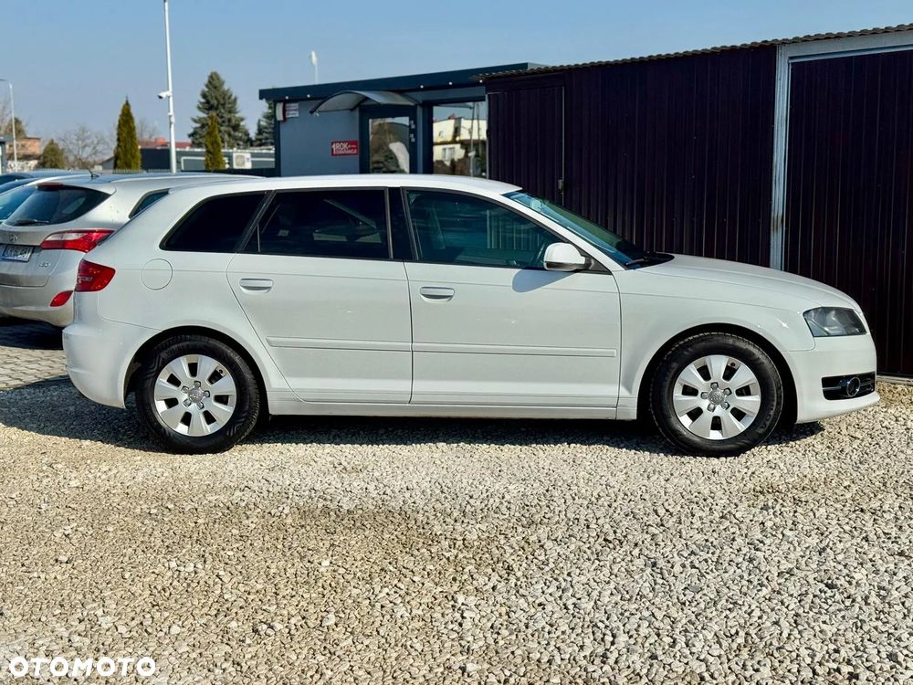 Audi A3 Sportback 1.6 TDI DPF Attraction - 4