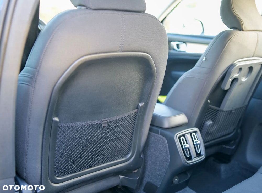 Volvo XC 40 B4 B AWD Momentum - 21
