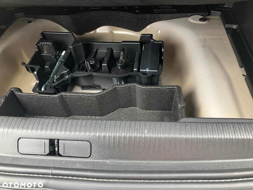 Peugeot 2008 1.2 PureTech Allure S&S EAT8 - 32