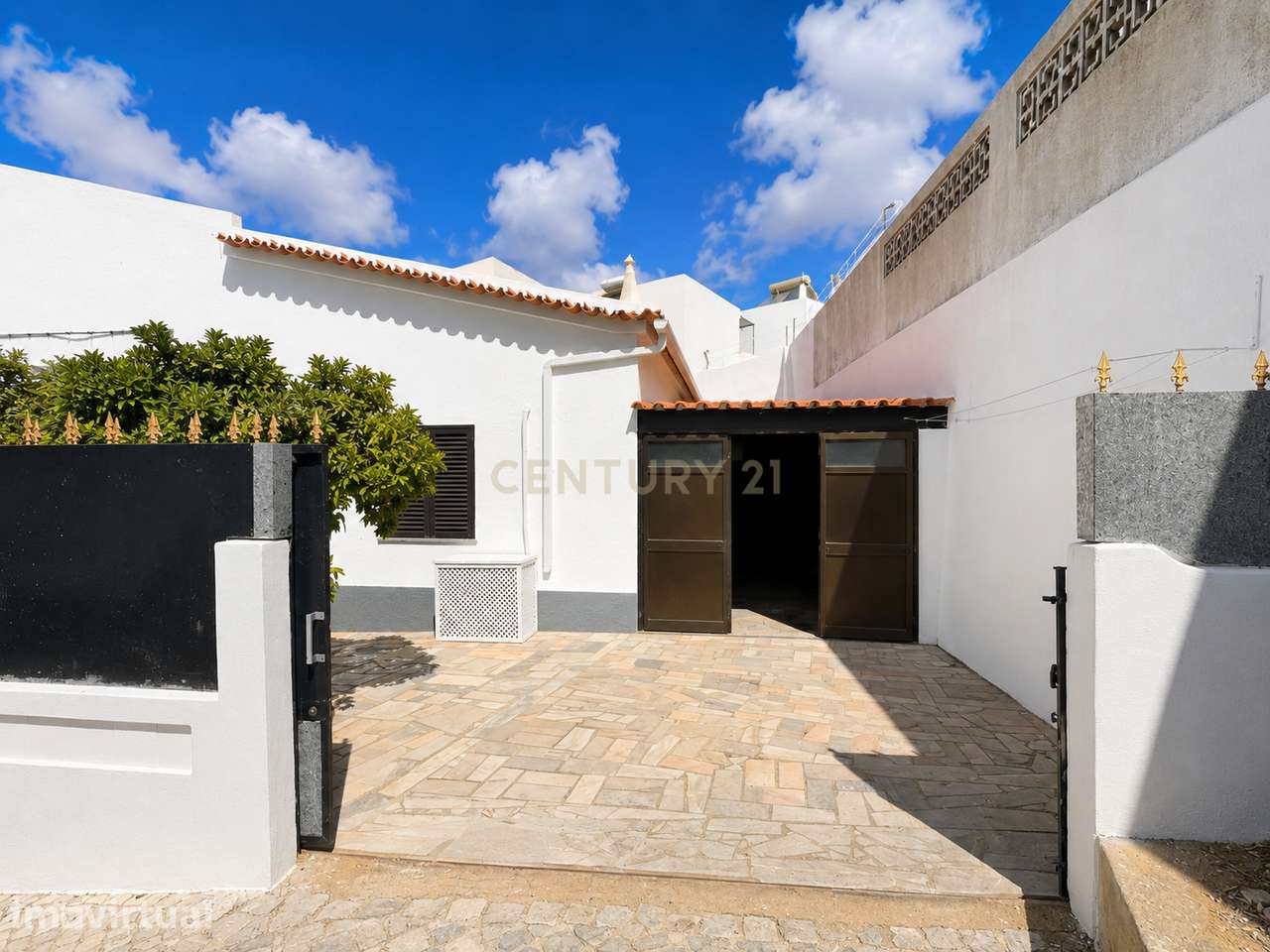 Moradia T2 com garagem e espaços exteriores - Grande imagem: 2/22