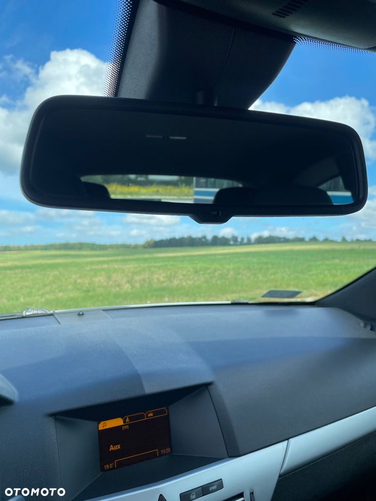 Opel Astra III GTC 1.9 CDTI Cosmo - 15