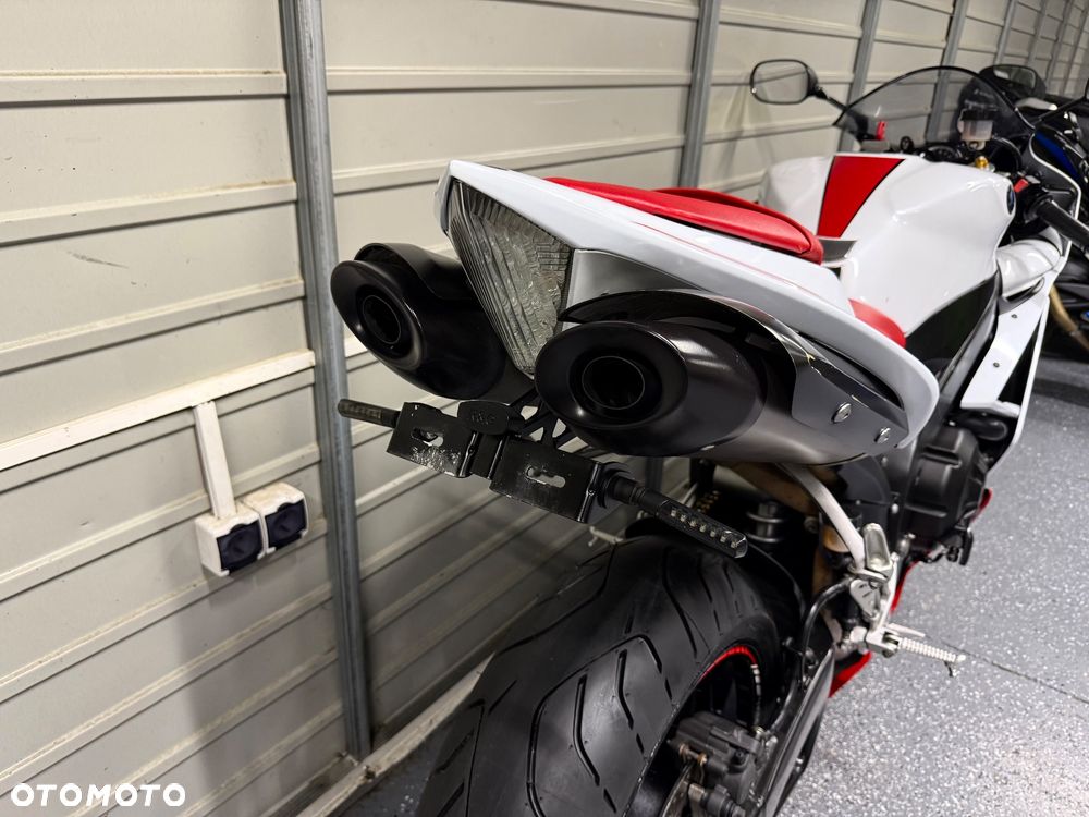 Yamaha R1 - 4