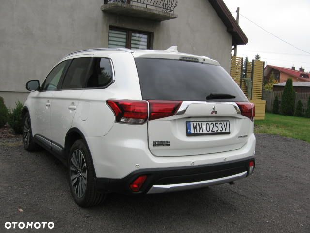 Mitsubishi Outlander 2.0 Intense + Navi 4WD CVT - 9
