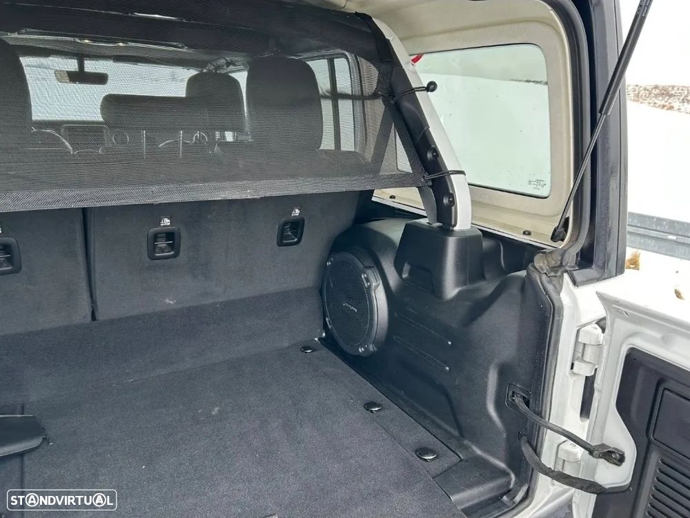 Jeep Wrangler 3.6 Auto Sahara - 9