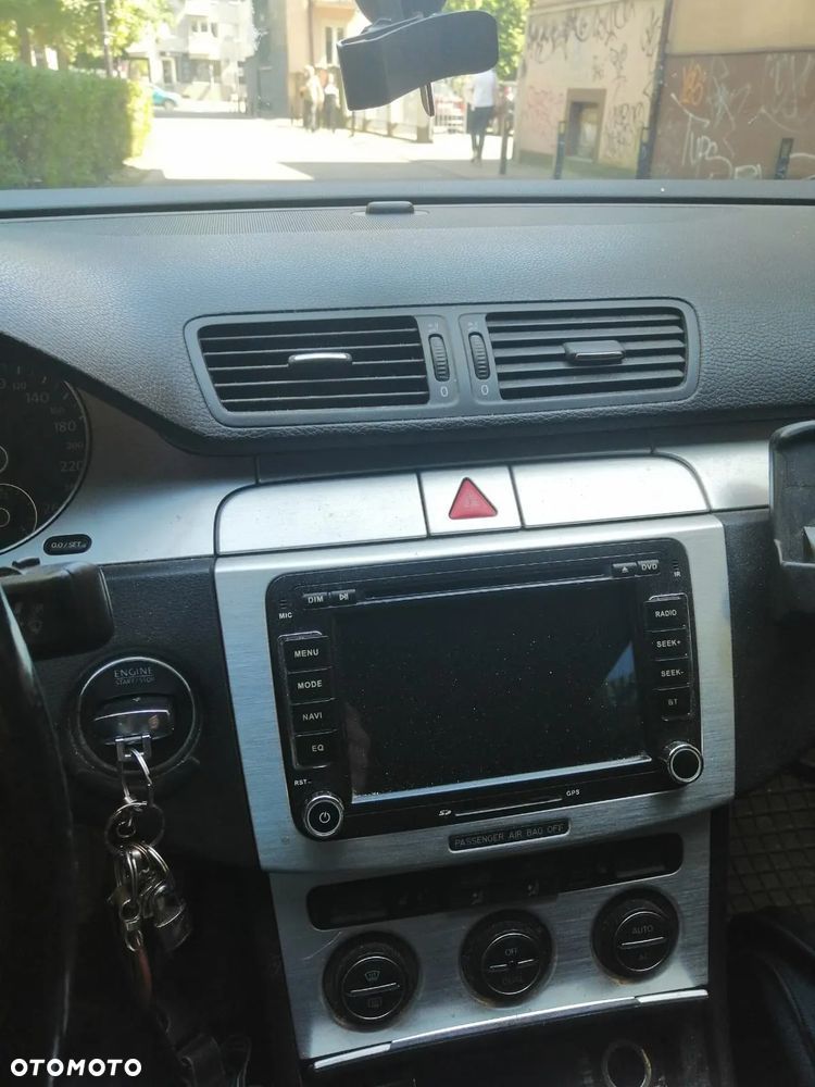 Volkswagen Passat - 4