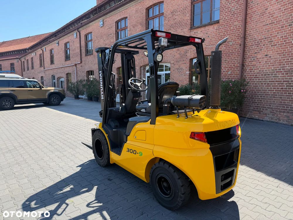 Hyundai 30D-9 - 3