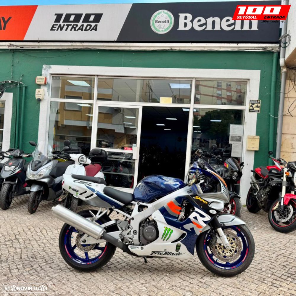 Honda CBR 900 RR - 11