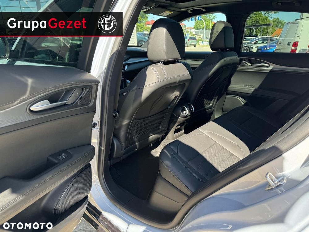 Alfa Romeo Stelvio - 11