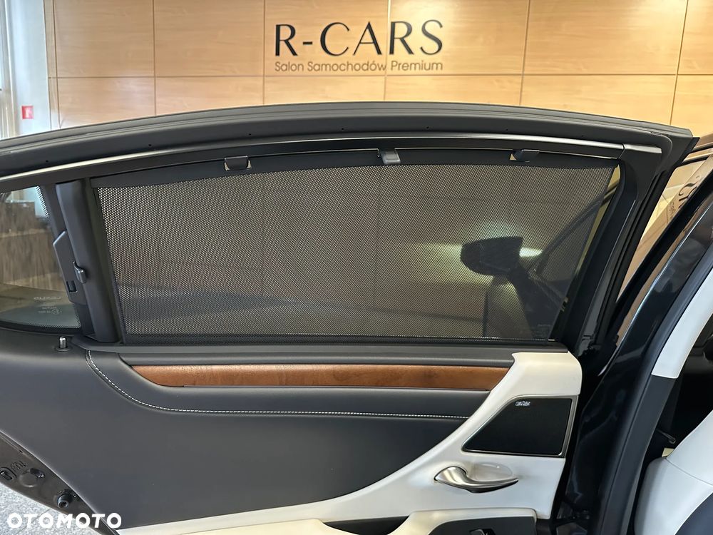 Lexus ES 300h Omotenashi - 31
