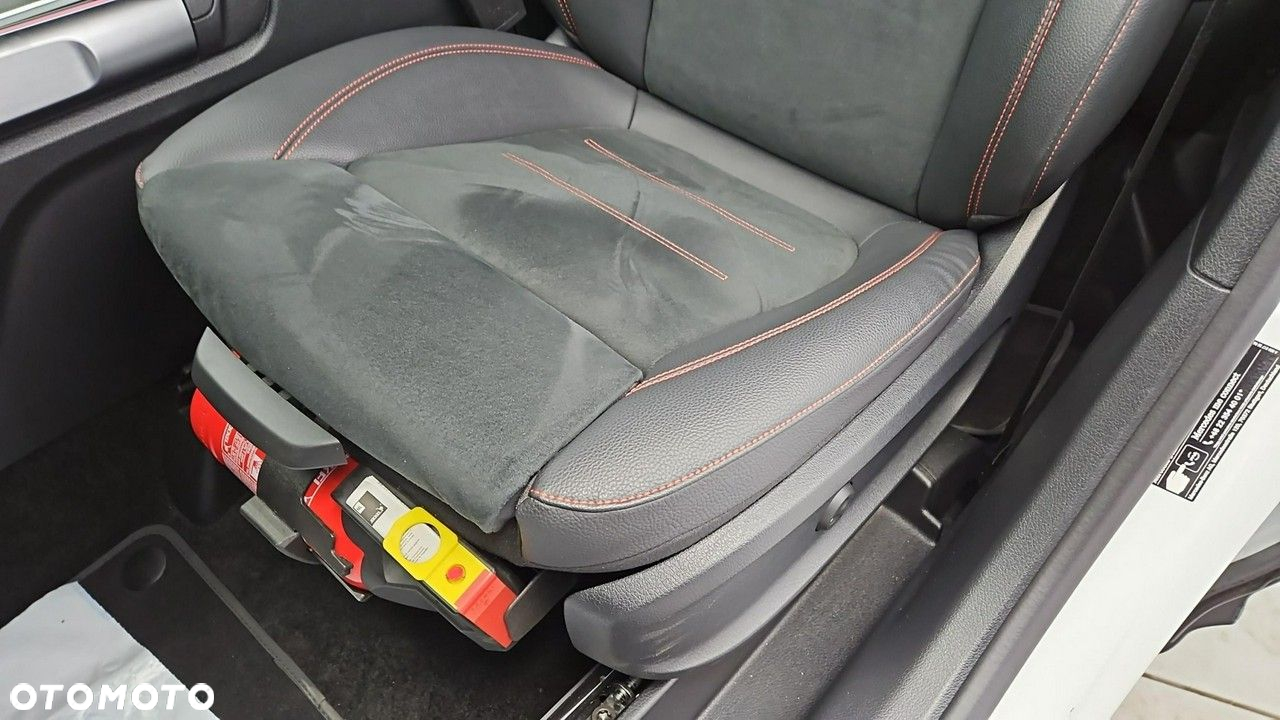 Mercedes-Benz GLB 200 d AMG Line 8G-DCT - 12