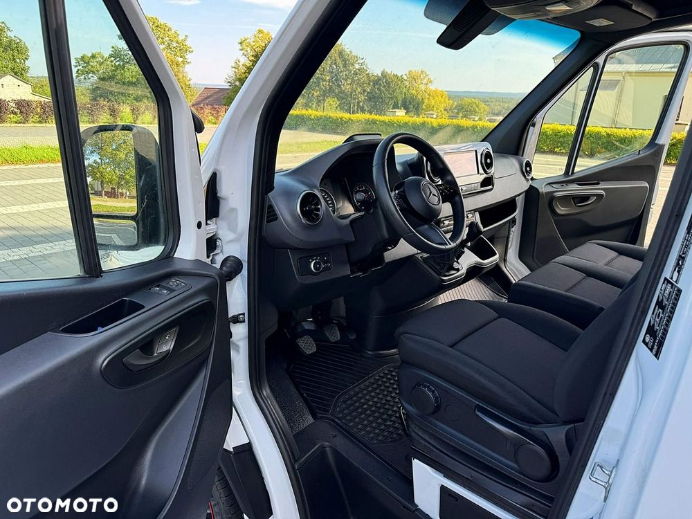 Mercedes-Benz Sprinter - 21