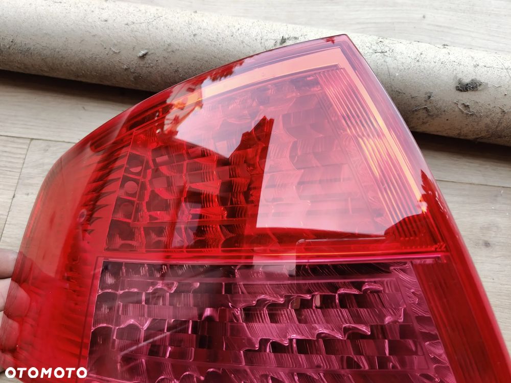 AUDI A8 D3 LAMPA TYL TYLNA LEWA BŁOTNIK IGŁA NIESPĘKANA - 11