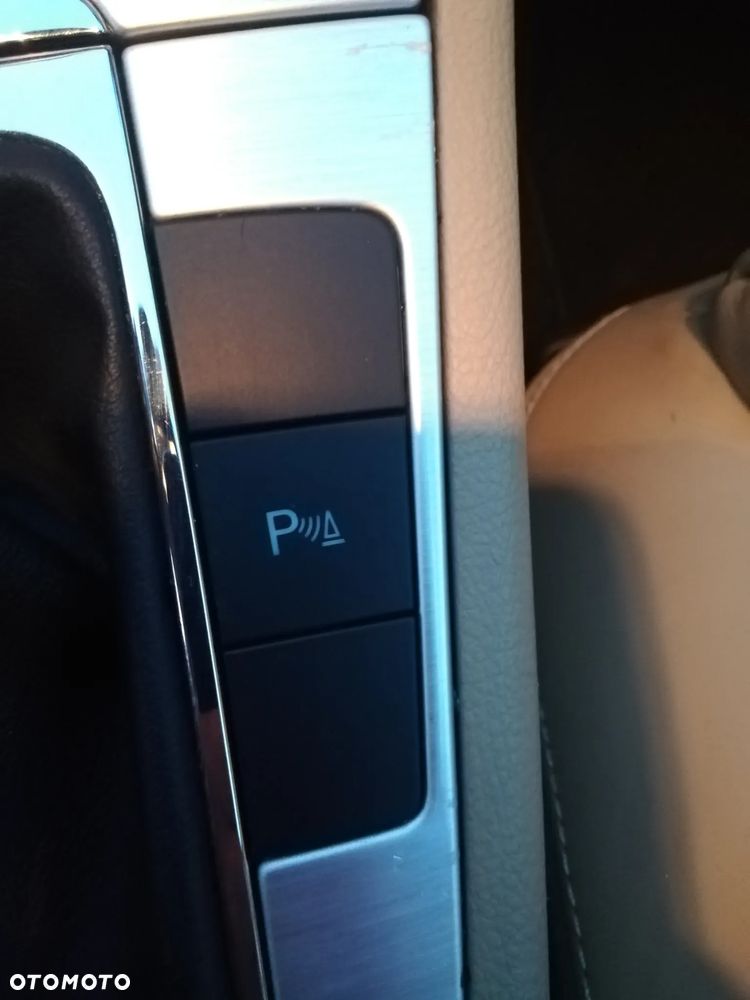 Volkswagen Passat 2.0 TDI Highline - 26