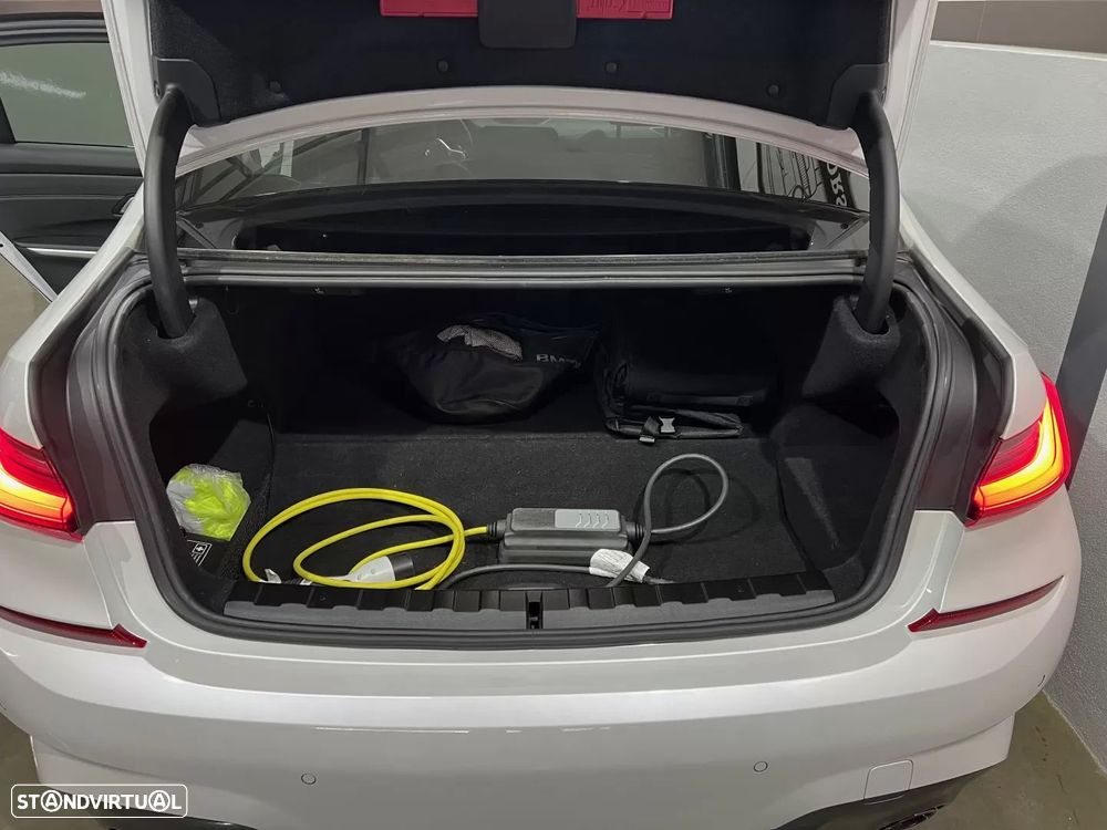 BMW 330 e Pack M Auto - 38