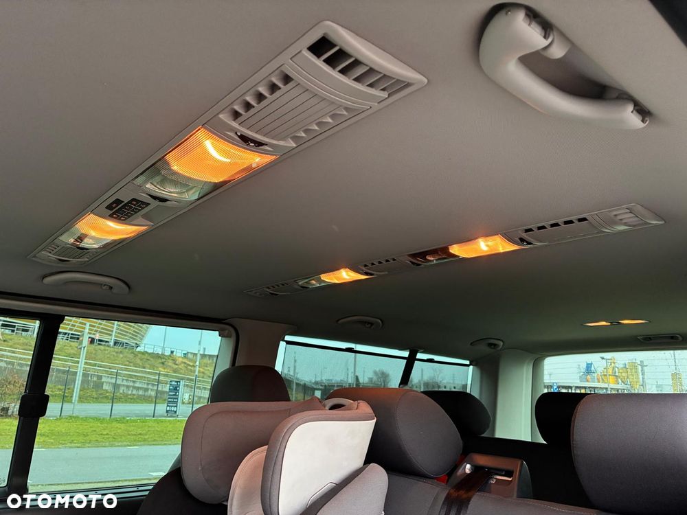 Volkswagen Caravelle - 10