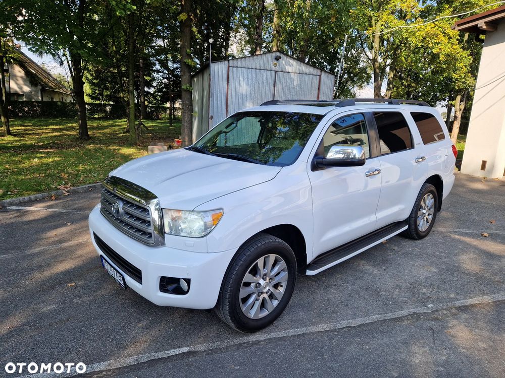 Toyota Sequoia - 1