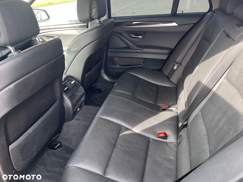 BMW Seria 5 525d xDrive - 6