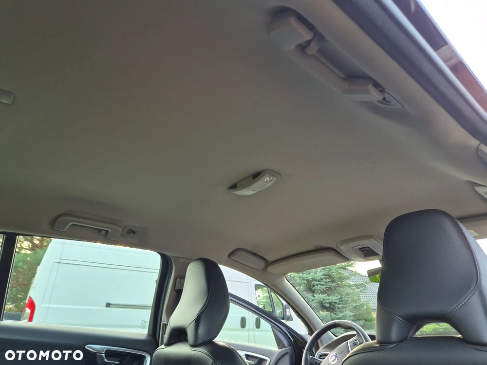 Volvo V60 D4 AWD Momentum - 36