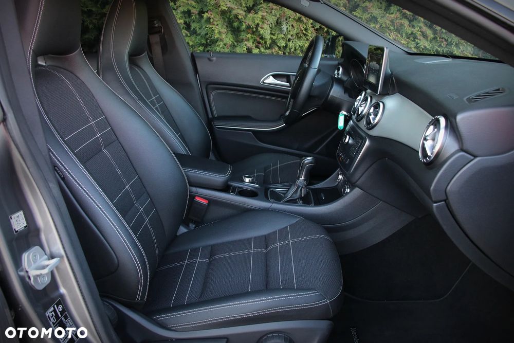 Mercedes-Benz CLA 180 Urban - 16