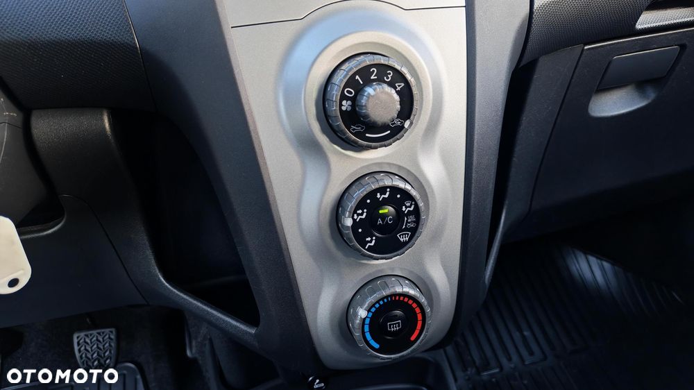 Toyota Yaris 1.0 VVT-i Sol - 28