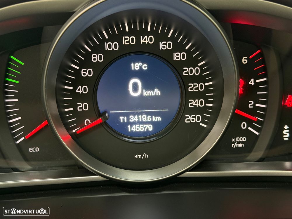 Volvo V40 2.0 D2 Momentum Geartronic - 25