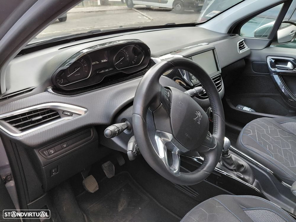 Peugeot 2008 1.2 PureTech Signature - 6