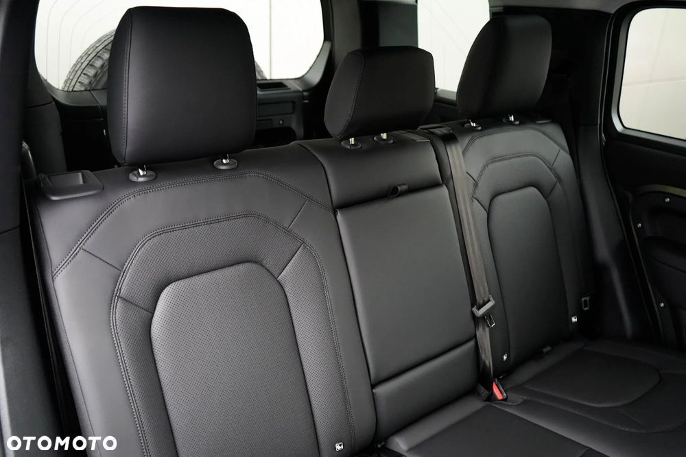 Land Rover Defender 3.0 D200 mHEV S - 31