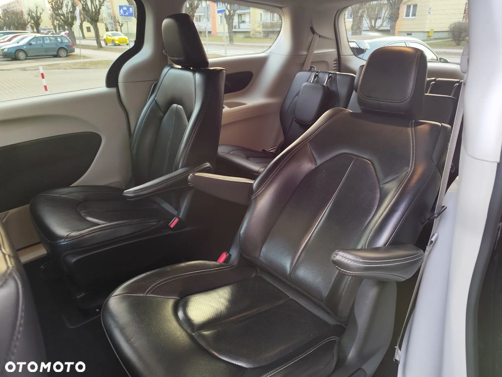 Chrysler Pacifica - 8