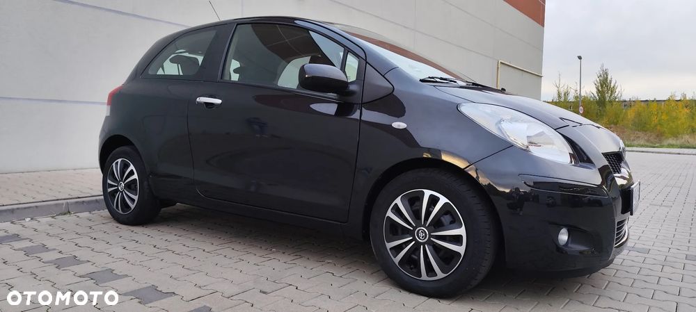 Toyota Yaris 2010 photo 2