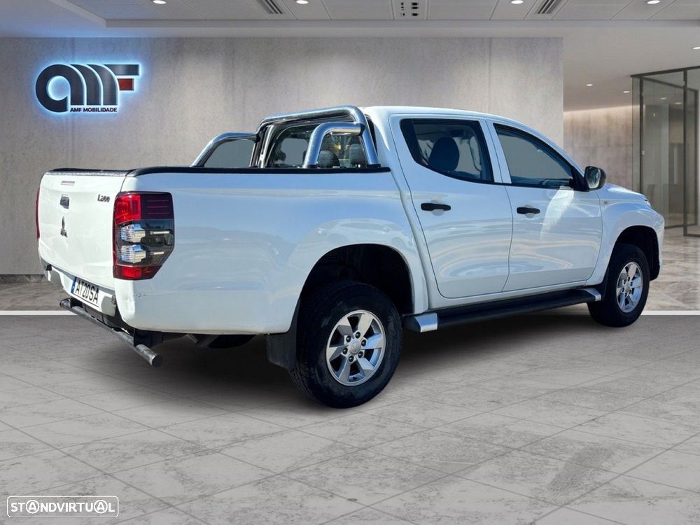Mitsubishi L200 2.3 DI-D Space Cab Invite Strakar Look 4WD - 7