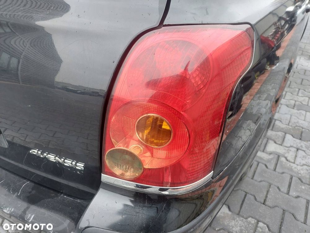 KOMPLETNY TYŁ KLAPA ZDERZAK LAMPA TOYOTA AVENSIS T25 KOMBI 209 - 2