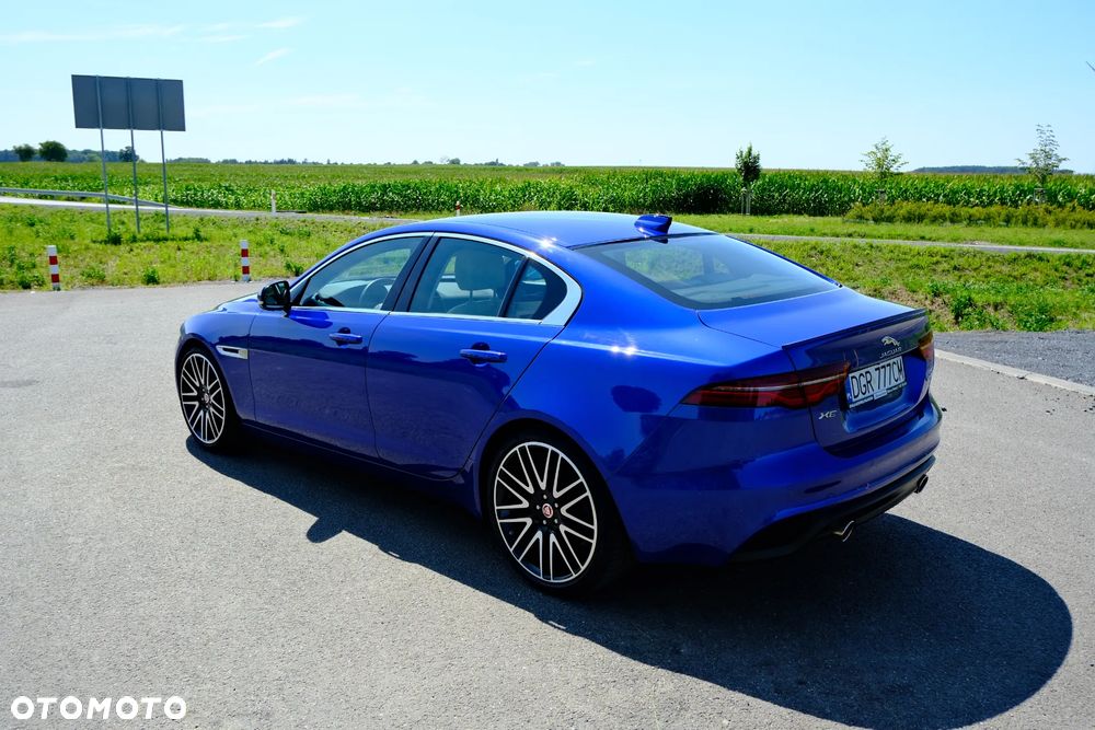 Jaguar XE 25t Prestige - 8