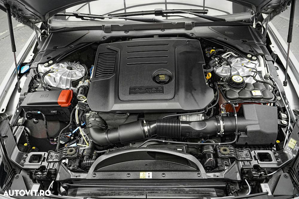 Jaguar XE D200 Aut. R-Dynamic HSE - 23